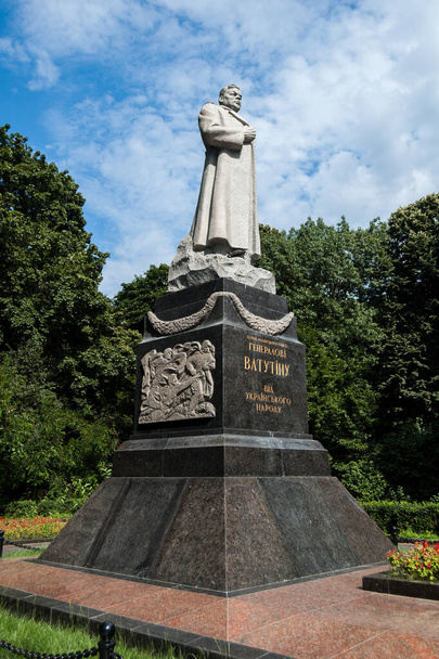 Dismantled monument to the Soviet commander Nikolai Vatutin in Kyiv - Zdjęcie, obraz