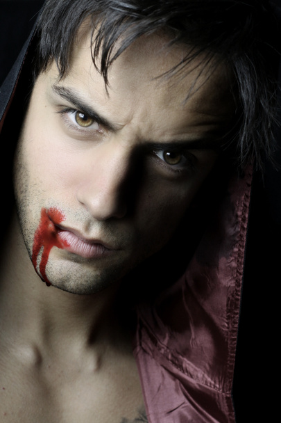 portret pięknej wampirzycy - Zdjęcie, obraz