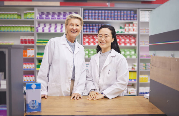 Pharmacist service, portrait and women teamwork, professional help desk employees and medicine support. Friendly pharmacy doctors or diversity medical people in pharmaceutical healthcare with a smile. - Zdjęcie, obraz
