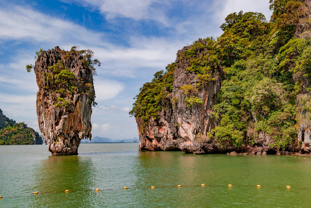 Panorama de la célèbre île James Bond près de Phuket en Thaïlande. Photo de voyage de l'île James Bond dans la baie de Phang Nga, Thaïlande. - Photo, image