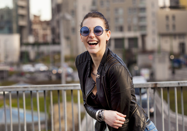 Girl with sunglasses laughing in the city - Photo, Image