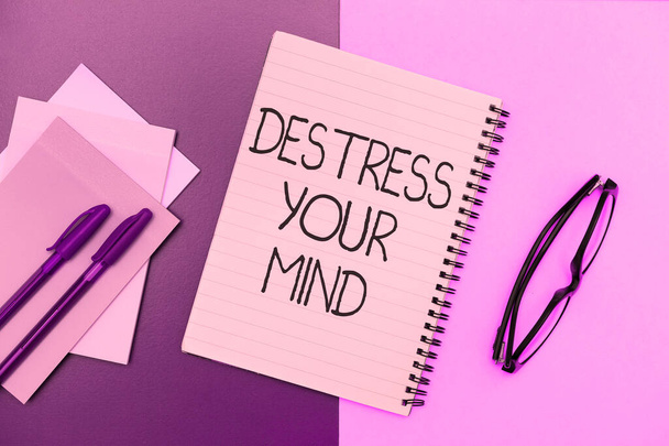 Вивіска, що відображає Destress Your Mind, бізнес-концепція, щоб вивільнити ментальну напругу, зменшити стрес
 - Фото, зображення