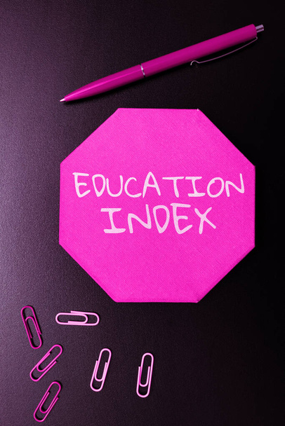 Ręczne pisanie znaku Indeks edukacji, Koncepcyjne zdjęcie mające na celu zaspokojenie potrzeb edukacyjnych wszystkich dzieci młodzieży dorosłych - Zdjęcie, obraz