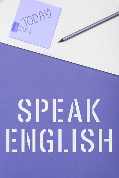 Λεζάντα κειμένου που παρουσιάζει Speak English, Εννοιολογική φωτογραφία Μελέτη μια άλλη ξένη γλώσσα σε απευθείας σύνδεση λεκτικά μαθήματα - Φωτογραφία, εικόνα