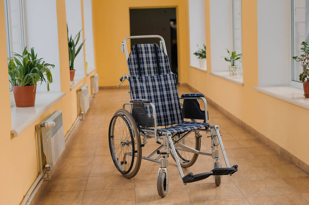 Children's wheelchair. Empty wheelchair in the hospital - Foto, Imagem