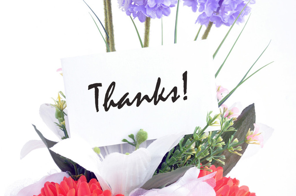Bouquet de fleurs avec "Merci" sur la carte
 - Photo, image
