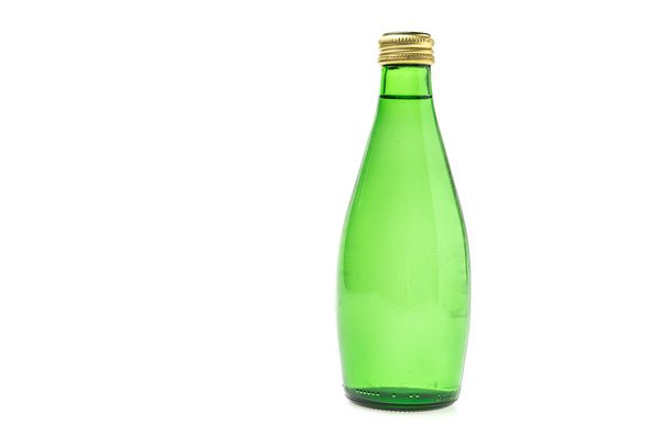Bebida de agua mineral botella
 - Foto, imagen