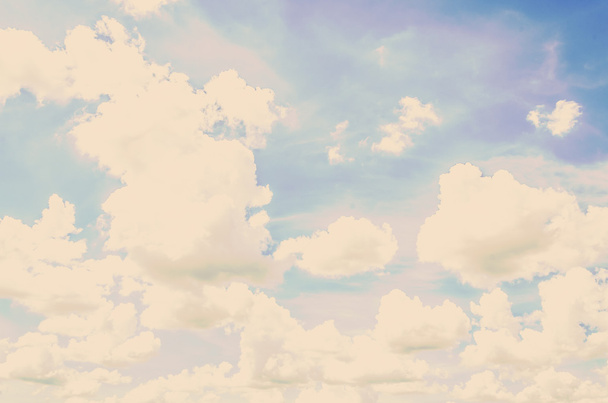 Pilvet sininen taivas
 - Valokuva, kuva