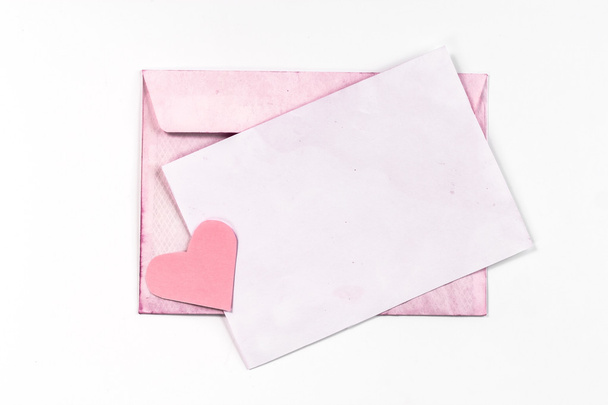Isolated open vintage envelope with pink pages and heart - Fotoğraf, Görsel