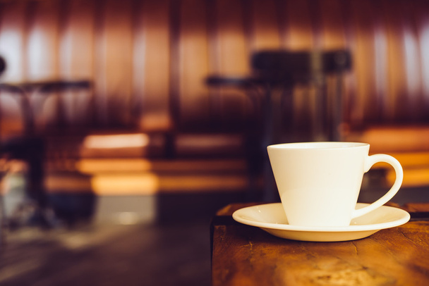 コーヒーショップのコーヒーカップ - 写真・画像