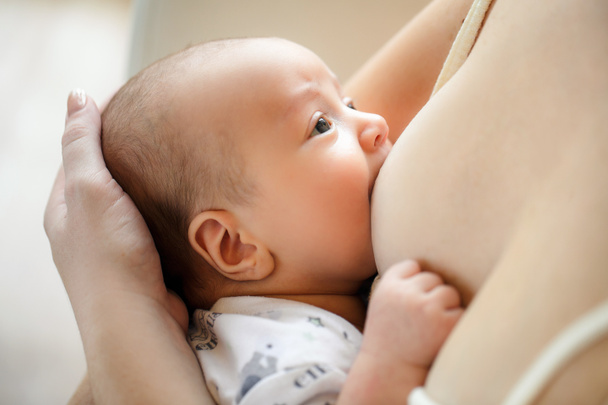 Baby feeds on MOM's breasts - Foto, imagen