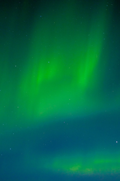 Nachthimmel mit tanzenden Polarlichtern - Foto, Bild