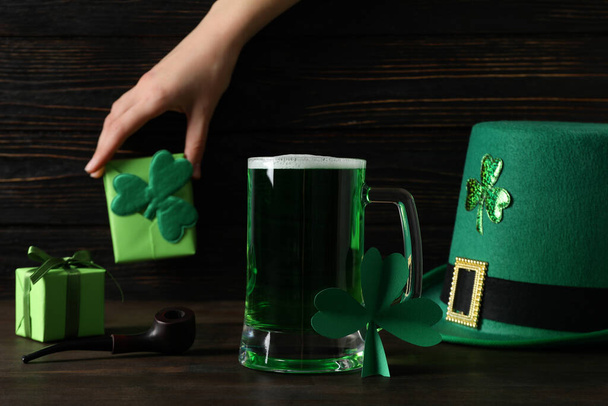 Concept of St. Patrick's Day, accessories for St. Patrick's Day - Foto, afbeelding