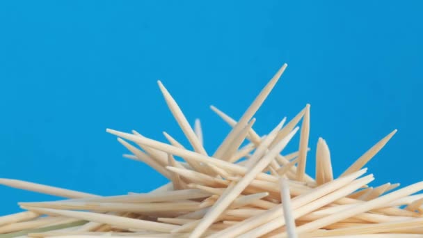 Wooden sticks of toothpicks on a blue background. 4k video - Záběry, video