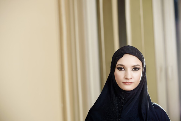 Портрет женщины в хиджабе - Фото, изображение