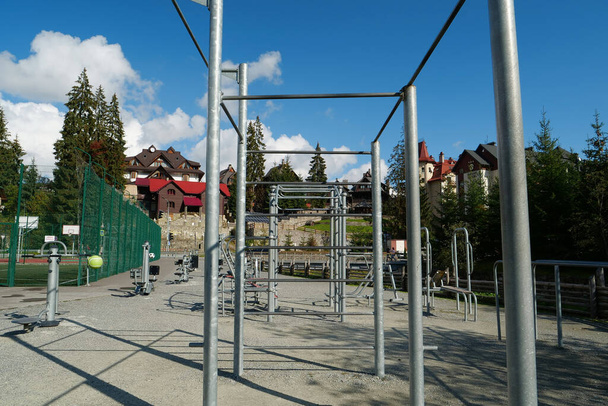 Sports ground for physical exercise on open air. Sports ground with exercise equipment in open air sport zone - Foto, afbeelding
