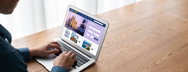 Online travel agency website for modish search and travel planning offers deal and package for flight , hotel and tour booking - Valokuva, kuva