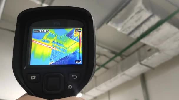 Thermal imager. Checking heat loss. Industrial equipment. Temperature control - Video