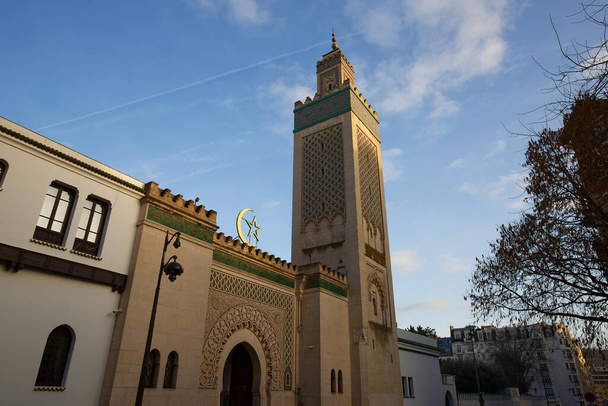 Gran Mezquita de París - Templo musulmán en Francia. Fue fundada en 1926 como muestra de gratitud a los tirailleurs musulmanes del imperio colonial francés. - Foto, imagen