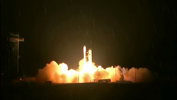 Lanzamiento de un cohete al espacio
 - Metraje, vídeo