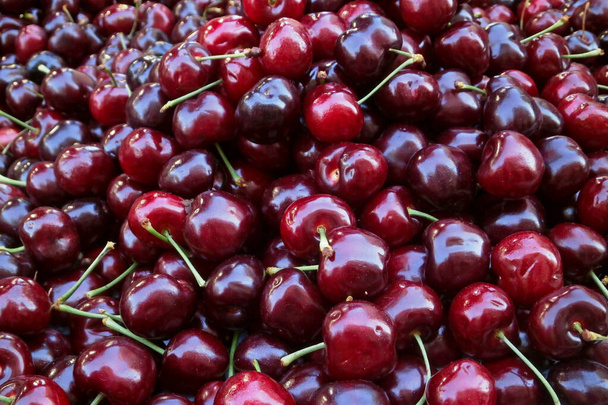 Close-up on a stack of fresh cherries for sale on market stall. - Foto, Imagem