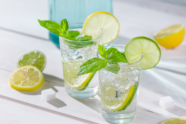 Close-up on lemon drink with ice - Photo, image