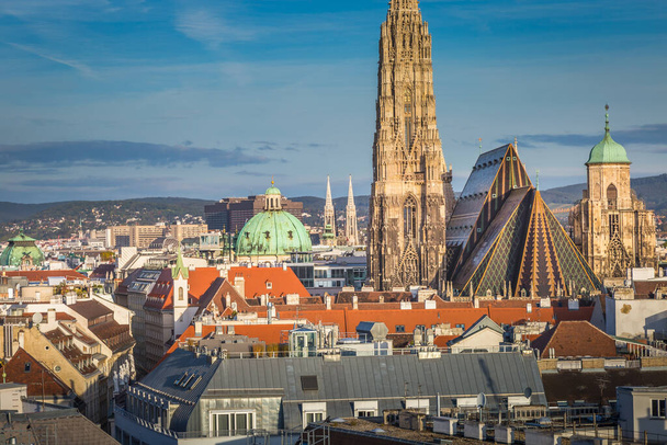 Panoramatický výhled na staré město Vídeň s katedrálou shora, Rakousko - Fotografie, Obrázek