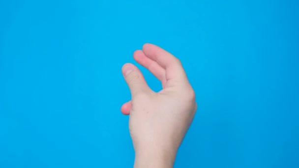 Close up of male hand with clicking fingers on blue screen background. Chromakey. 4k video - Video, Çekim