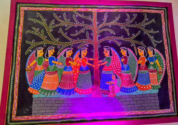 Faridabad, Haryana, Índia - Fevereiro 2023: Pintura artesanal com cores a óleo sobre tela. - Foto, Imagem