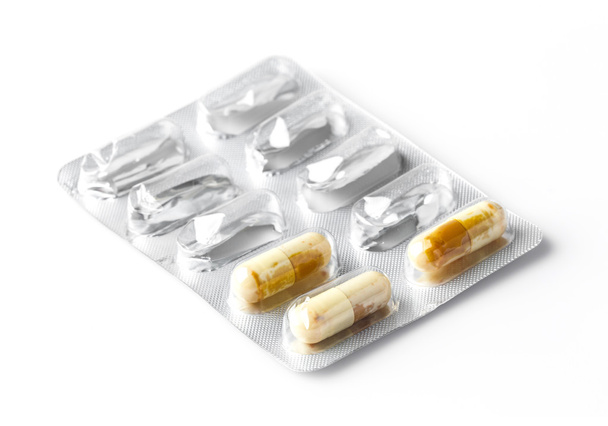 Cápsula de medicamento expirada isolada em branco
 - Foto, Imagem
