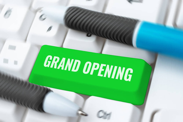 Conceptueel bijschrift Grand Opening, Bedrijfsoverzicht Ribbon Knippen New Business Eerste Officiële Dag Lancering - Foto, afbeelding