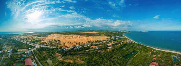 Top view Red Sand Dunes (local name is Doi Cat Do), also known as Golden Sand Dunes, is located near Hon Rom beach, Mui Ne, Phan Thiet city. This is an attractive tourist destination in Mui Ne. - 写真・画像