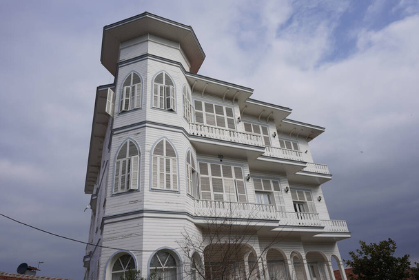Buyuk Ada 'da eski bir bina, İstanbul, Türkiye - Fotoğraf, Görsel