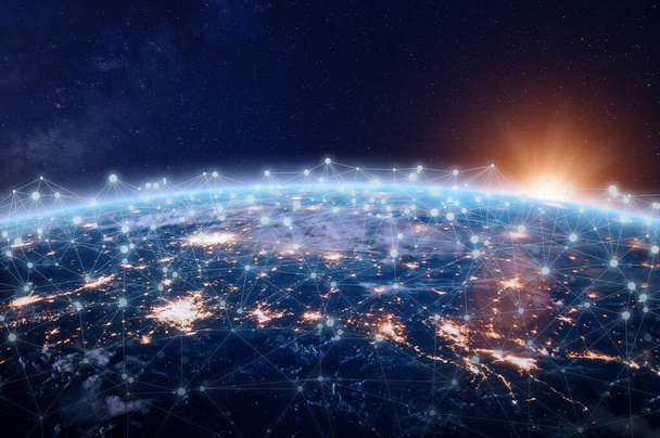 Globalna światowa sieć telekomunikacyjna połączona wokół planety Ziemia, koncepcja internetu i światowej technologii komunikacji dla finansów, kryptowaluta blockchain lub IoT, elementy z NASA - Zdjęcie, obraz