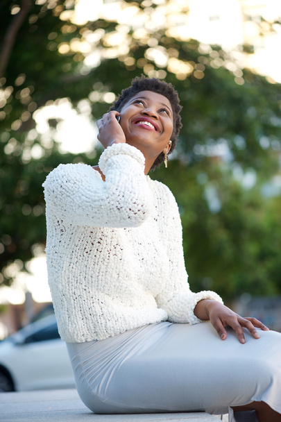 Happy african american woman calling by mobile phone - Fotoğraf, Görsel