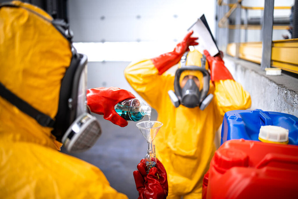 Factory worker mixing wrong chemicals. Risk and danger at job. - Foto, Imagen