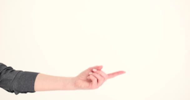Mano de mujer sosteniendo puntos de dedo y llamadas. Flit gesto de invitación y llamada - Imágenes, Vídeo