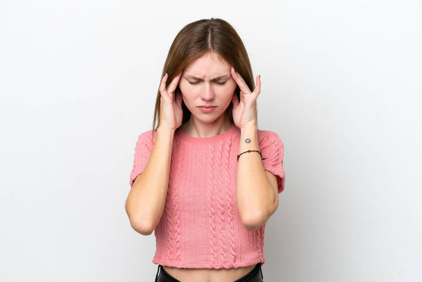 Jonge Engelse vrouw geïsoleerd op witte achtergrond met hoofdpijn - Foto, afbeelding