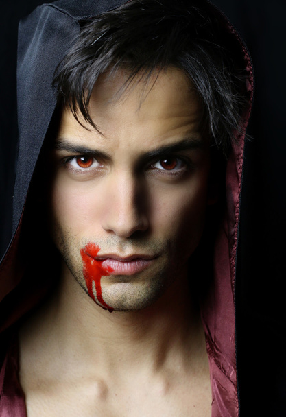 Portret przystojny młody wampir - Zdjęcie, obraz