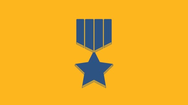 オレンジ色の背景に隔離されたブルーミリタリー報酬メダルアイコン。軍のサインだ。4Kビデオモーショングラフィックアニメーション . - 映像、動画