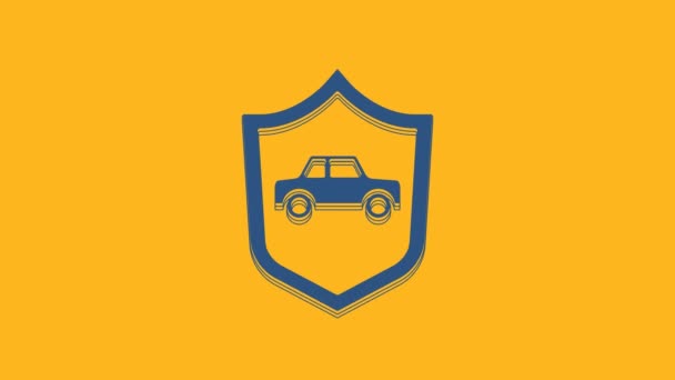 Блакитний автомобіль з значком щита ізольований на помаранчевому фоні. Концепція страхування. Безпека, захист, захист концепції. 4K Відео рух графічна анімація
 . - Кадри, відео