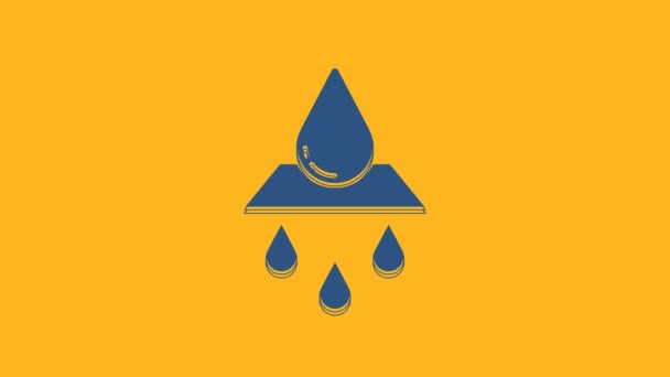 Blue Recycle clean aqua icon isolated on orange background. Kapka vody se značkovou recyklací. Grafická animace pohybu videa 4K . - Záběry, video