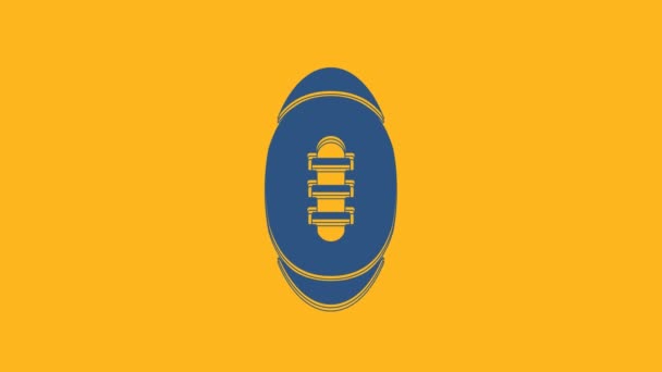 オレンジ色の背景に青いアメリカンフットボールのアイコンが孤立しています。ラグビーボールのアイコン。チームスポーツゲームのシンボル。4Kビデオモーショングラフィックアニメーション . - 映像、動画