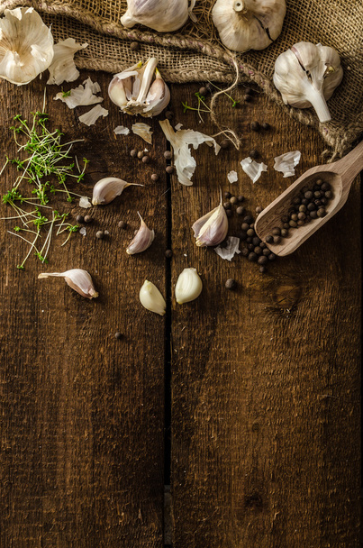 Domestic bio garlic - Czech, spices and fresh microgreens Domestic bio garlic - Φωτογραφία, εικόνα