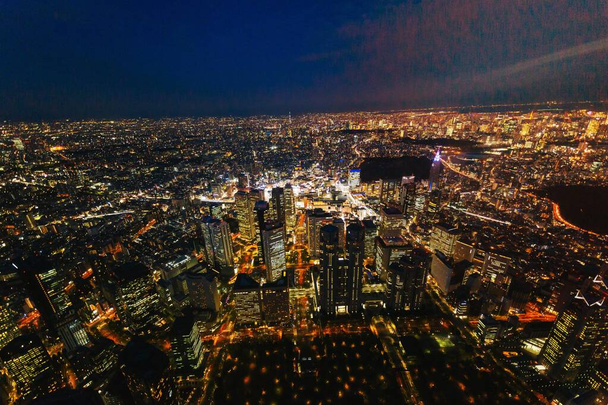 Vista del paisaje urbano del metro por la noche - Foto, Imagen