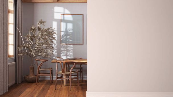 Bauernhaus-Esszimmer aus Holz im Boho-Stil mit Tisch an einer Vordergrundwand, Innenarchitektur-Idee, Konzept mit Kopierraum, leerer Hintergrund, Vorlage, Attrappe - Foto, Bild