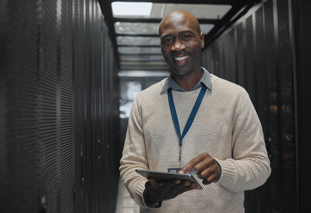 Server room, tablet or black man portrait or technician for data center, system and cybersecurity code. Happy male programmer or programming person in information technology or digital transformation. - Foto, Bild