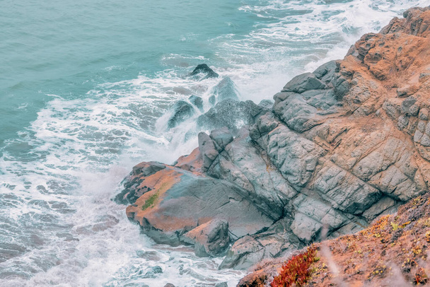 Costa del Pacífico de California costa rocosa, en la bahía de San Francisco - Foto, imagen