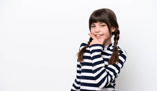 Μικρό καυκάσιο κορίτσι απομονωμένο σε λευκό φόντο χαρούμενο και χαμογελαστό - Φωτογραφία, εικόνα