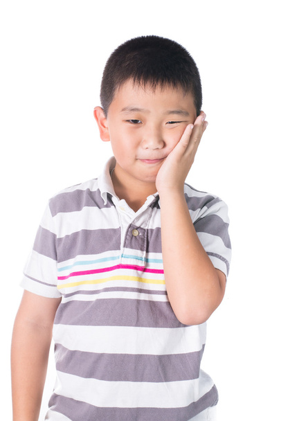 Garçon ayant un mal de dents tenant son visage avec sa main, isolé sur le blanc
 - Photo, image